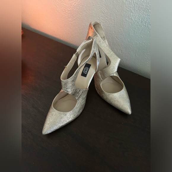 Jones New York gold heels, size 11. - Picture 2 of 6